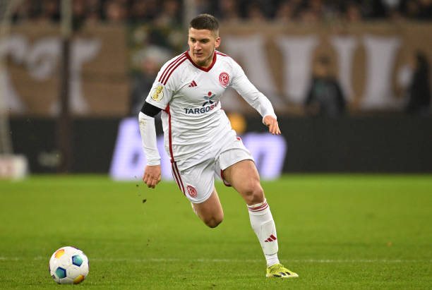 每名主教练 每名主教练