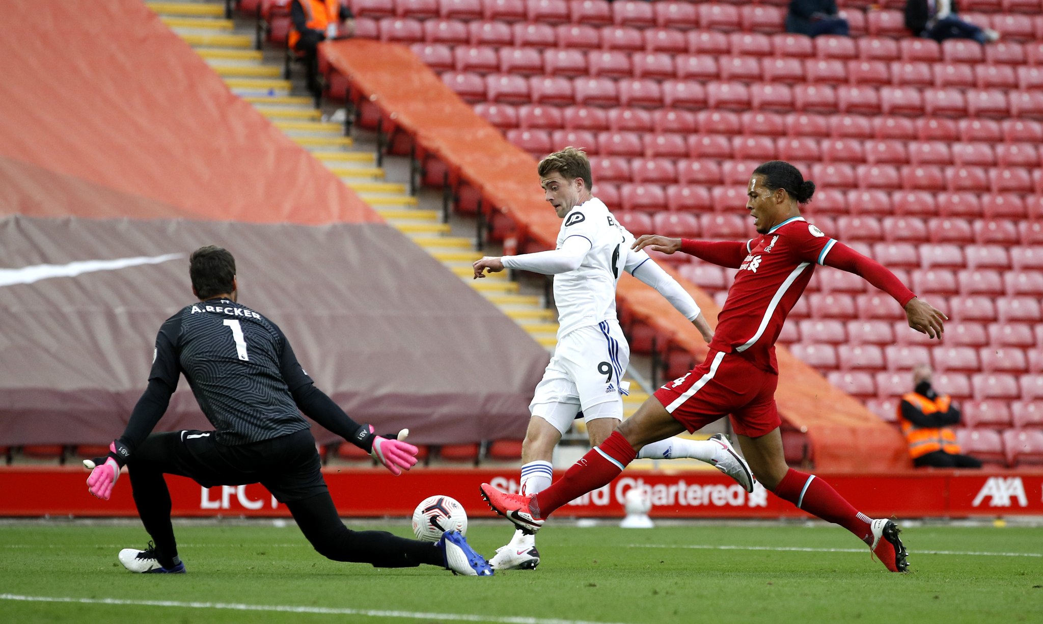 多夫比克上赛季至今共计打进40球，其中联赛35球10助攻.